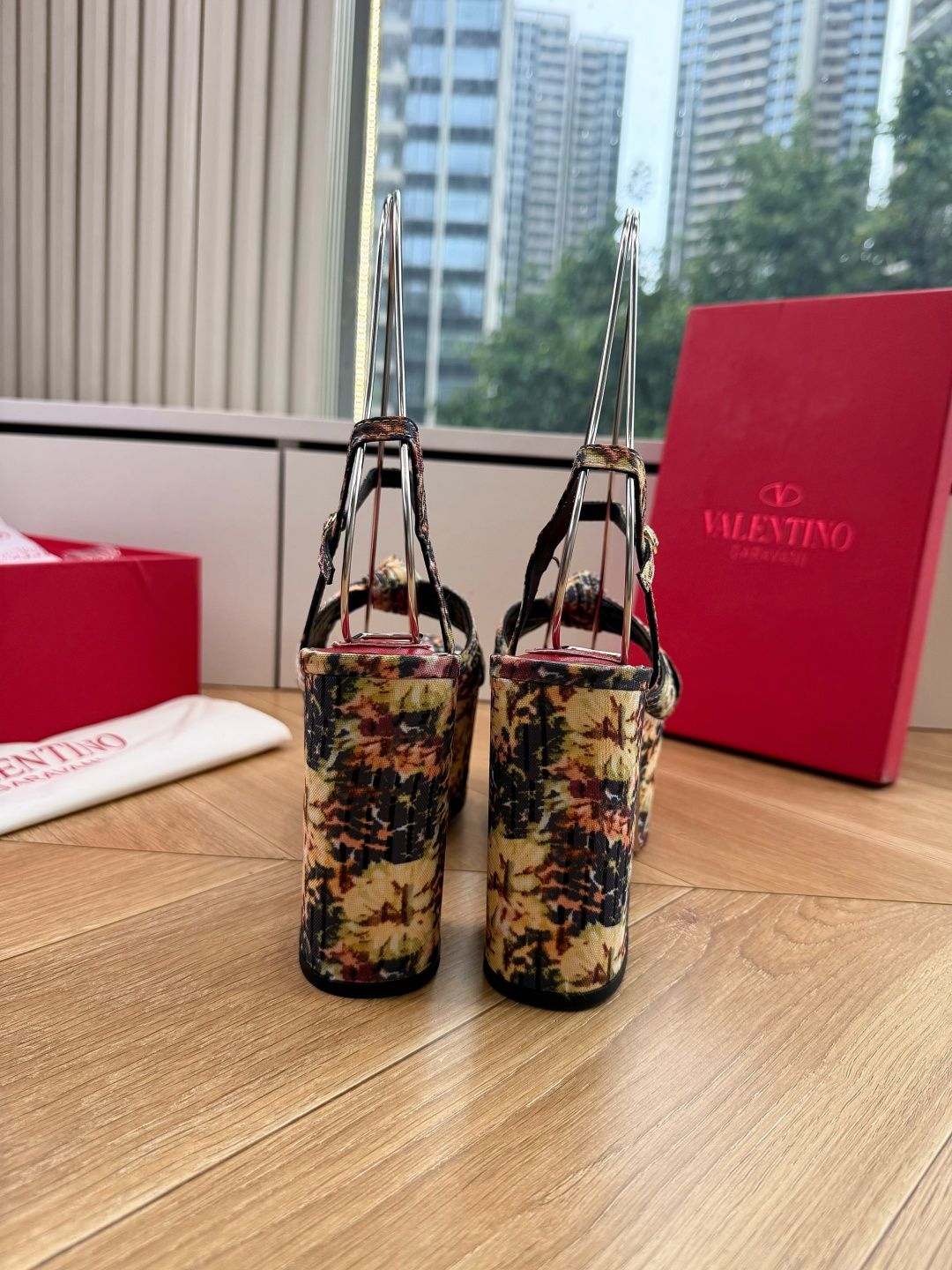 G289VALENTINO华伦天奴经典凉鞋单鞋春夏VLOGO SIGNATURE鞋型线条流畅.版型超赞上
