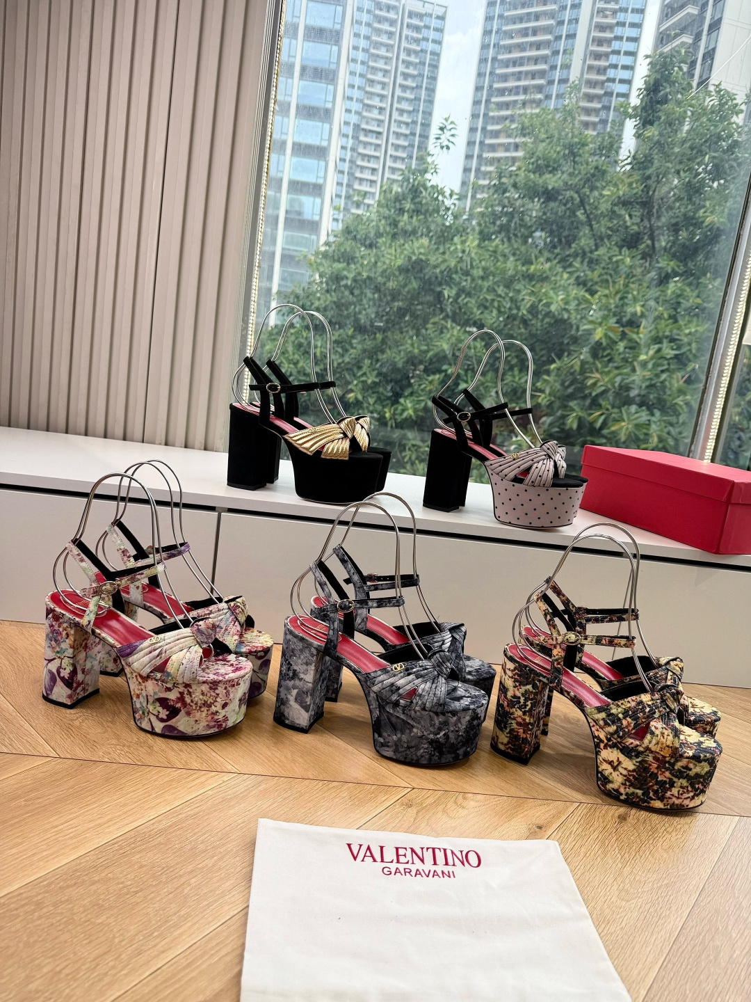 G289VALENTINO华伦天奴经典凉鞋单鞋春夏VLOGO SIGNATURE鞋型线条流畅.版型超赞上