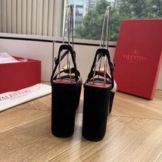 G289VALENTINO华伦天奴经典凉鞋单鞋春夏VLOGO SIGNATURE鞋型线条流畅.版型超赞上 G289VALENTINO华伦天奴经典凉鞋单鞋春夏VLOGO SIGNATURE鞋型线条流畅.版型超赞上