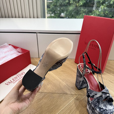 G289VALENTINO华伦天奴经典凉鞋单鞋春夏VLOGO SIGNATURE鞋型线条流畅.版型超赞上 G289VALENTINO华伦天奴经典凉鞋单鞋春夏VLOGO SIGNATURE鞋型线条流畅.版型超赞上