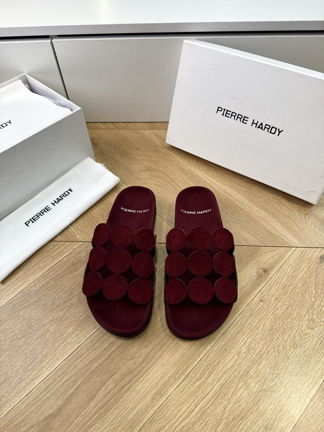 G009顶级品质Pierre hardy26ss 居家休闲 网红同款镂空沙滩平底百搭拖鞋春夏值得入手的简