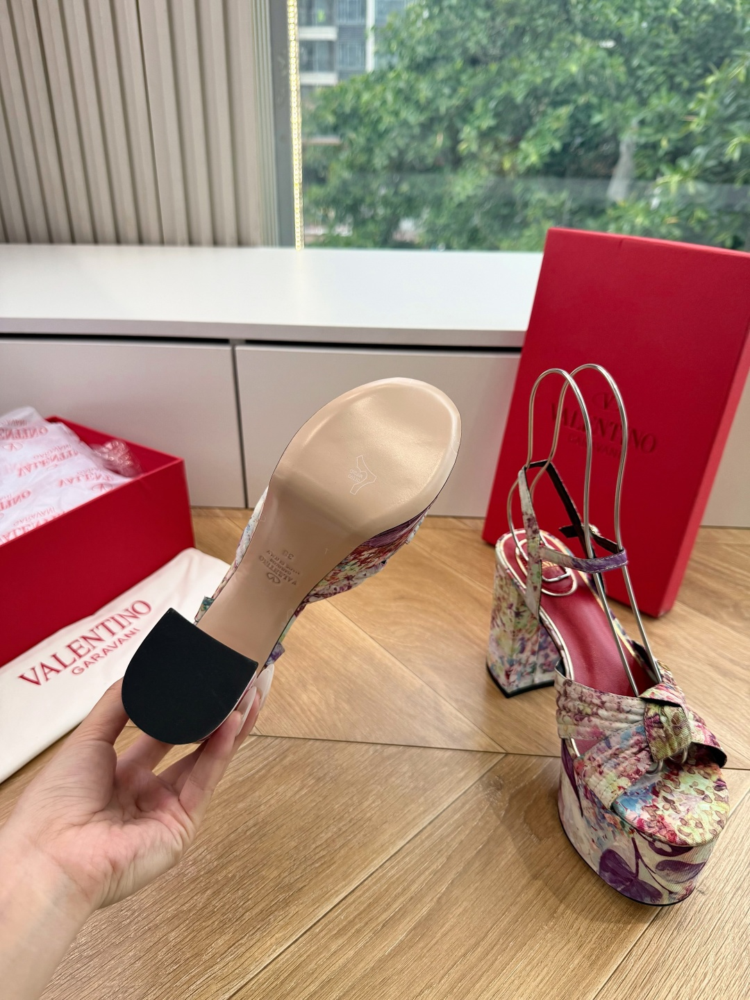 G289VALENTINO华伦天奴经典凉鞋单鞋春夏VLOGO SIGNATURE鞋型线条流畅.版型超赞上