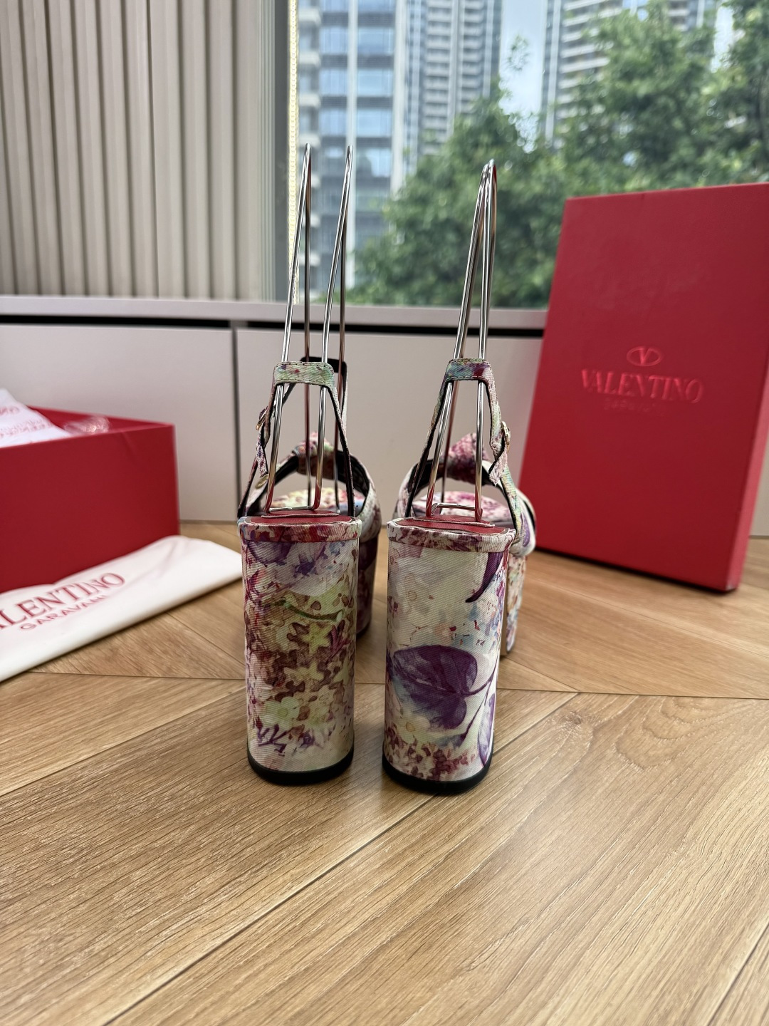 G289VALENTINO华伦天奴经典凉鞋单鞋春夏VLOGO SIGNATURE鞋型线条流畅.版型超赞上