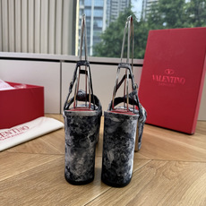 G289VALENTINO华伦天奴经典凉鞋单鞋春夏VLOGO SIGNATURE鞋型线条流畅.版型超赞上 G289VALENTINO华伦天奴经典凉鞋单鞋春夏VLOGO SIGNATURE鞋型线条流畅.版型超赞上