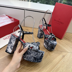 G289VALENTINO华伦天奴经典凉鞋单鞋春夏VLOGO SIGNATURE鞋型线条流畅.版型超赞上 G289VALENTINO华伦天奴经典凉鞋单鞋春夏VLOGO SIGNATURE鞋型线条流畅.版型超赞上