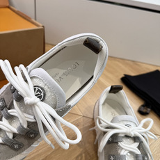 G000所见即所得2026年春夏秀场上推出的 LV Footprint Soccer 芭蕾运动鞋是 Ph G000所见即所得2026年春夏秀场上推出的 LV Footprint Soccer 芭蕾运动鞋是 Ph