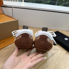 G000所见即所得2026年春夏秀场上推出的 LV Footprint Soccer 芭蕾运动鞋是 Ph G000所见即所得2026年春夏秀场上推出的 LV Footprint Soccer 芭蕾运动鞋是 Ph