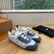 G000所见即所得2026年春夏秀场上推出的 LV Footprint Soccer 芭蕾运动鞋是 Ph G000所见即所得2026年春夏秀场上推出的 LV Footprint Soccer 芭蕾运动鞋是 Ph