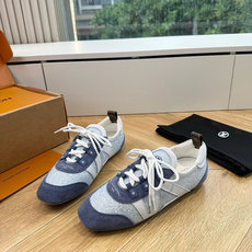 G000所见即所得2026年春夏秀场上推出的 LV Footprint Soccer 芭蕾运动鞋是 Ph G000所见即所得2026年春夏秀场上推出的 LV Footprint Soccer 芭蕾运动鞋是 Ph