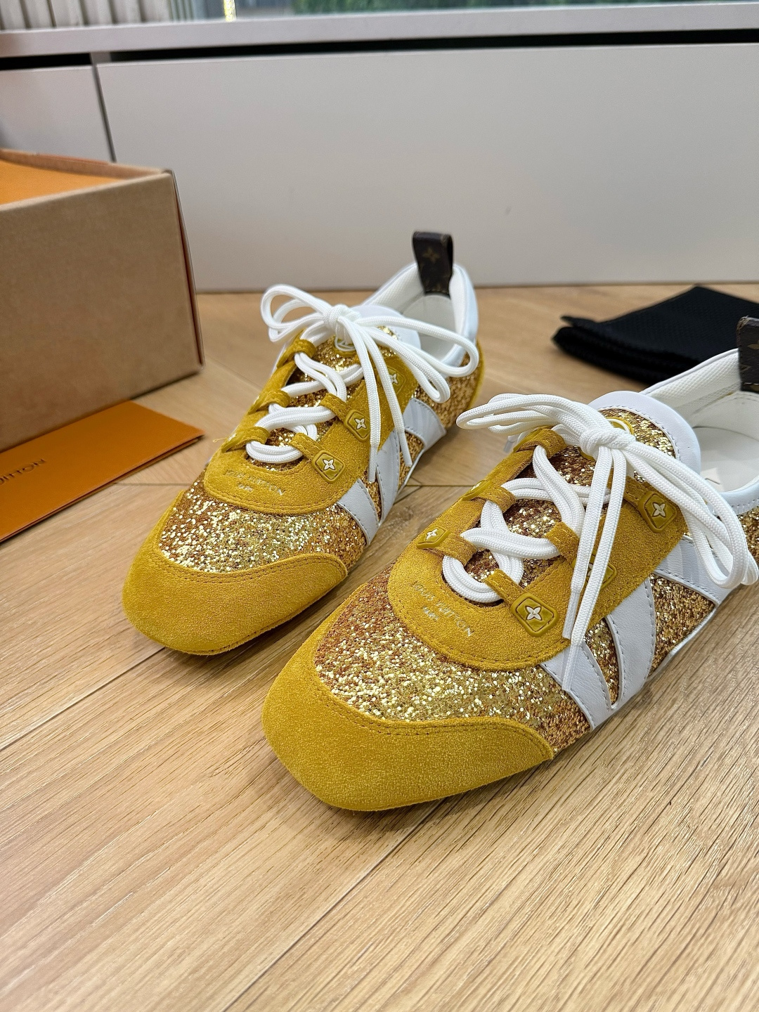 G000所见即所得2026年春夏秀场上推出的 LV Footprint Soccer 芭蕾运动鞋是 Ph