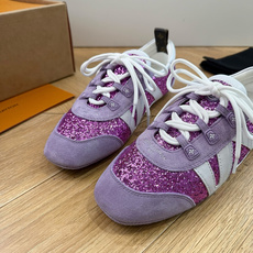 G000所见即所得2026年春夏秀场上推出的 LV Footprint Soccer 芭蕾运动鞋是 Ph G000所见即所得2026年春夏秀场上推出的 LV Footprint Soccer 芭蕾运动鞋是 Ph
