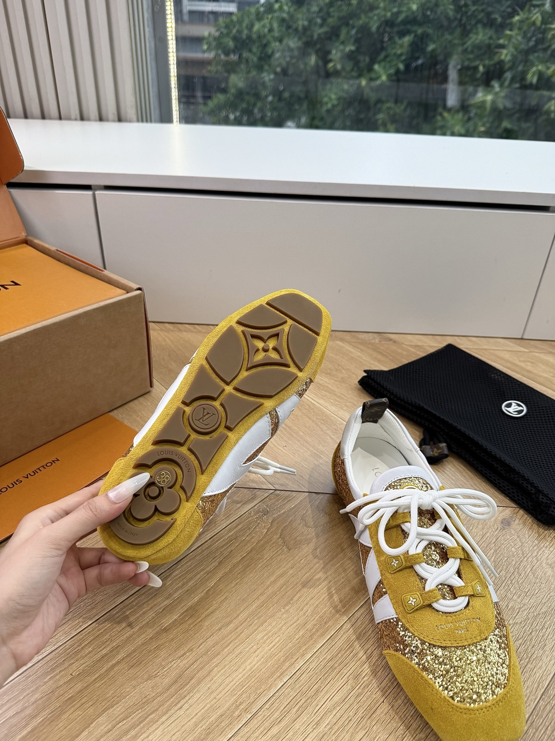 G000所见即所得2026年春夏秀场上推出的 LV Footprint Soccer 芭蕾运动鞋是 Ph