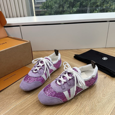 G000所见即所得2026年春夏秀场上推出的 LV Footprint Soccer 芭蕾运动鞋是 Ph G000所见即所得2026年春夏秀场上推出的 LV Footprint Soccer 芭蕾运动鞋是 Ph