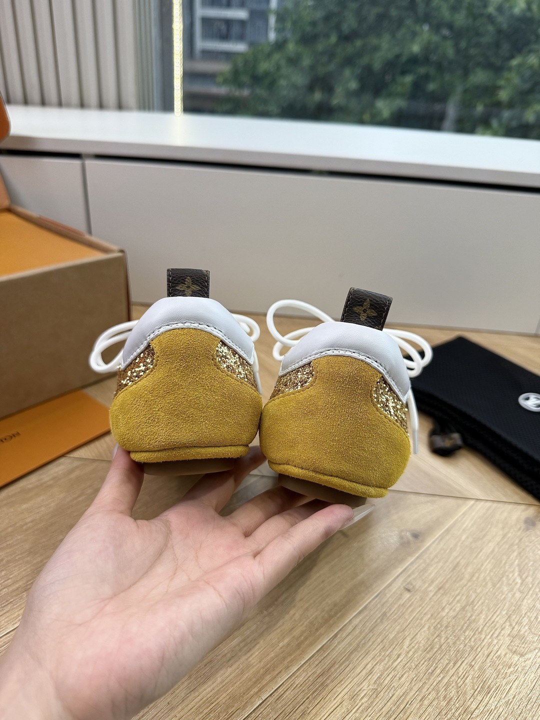 G000所见即所得2026年春夏秀场上推出的 LV Footprint Soccer 芭蕾运动鞋是 Ph