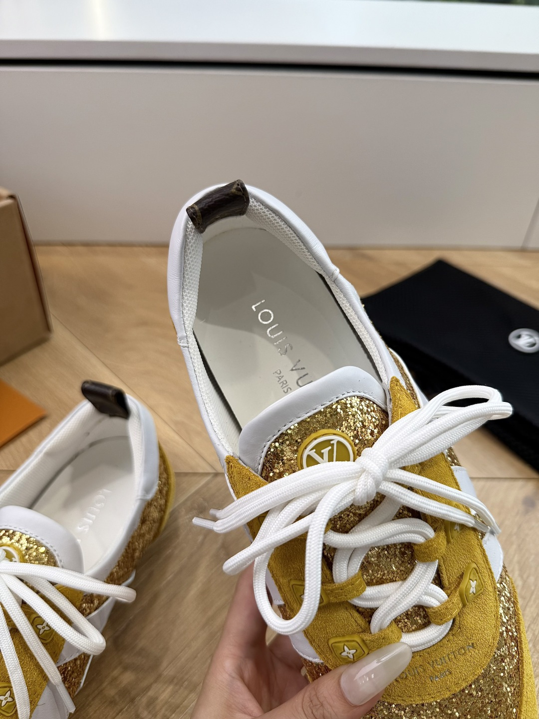 G000所见即所得2026年春夏秀场上推出的 LV Footprint Soccer 芭蕾运动鞋是 Ph