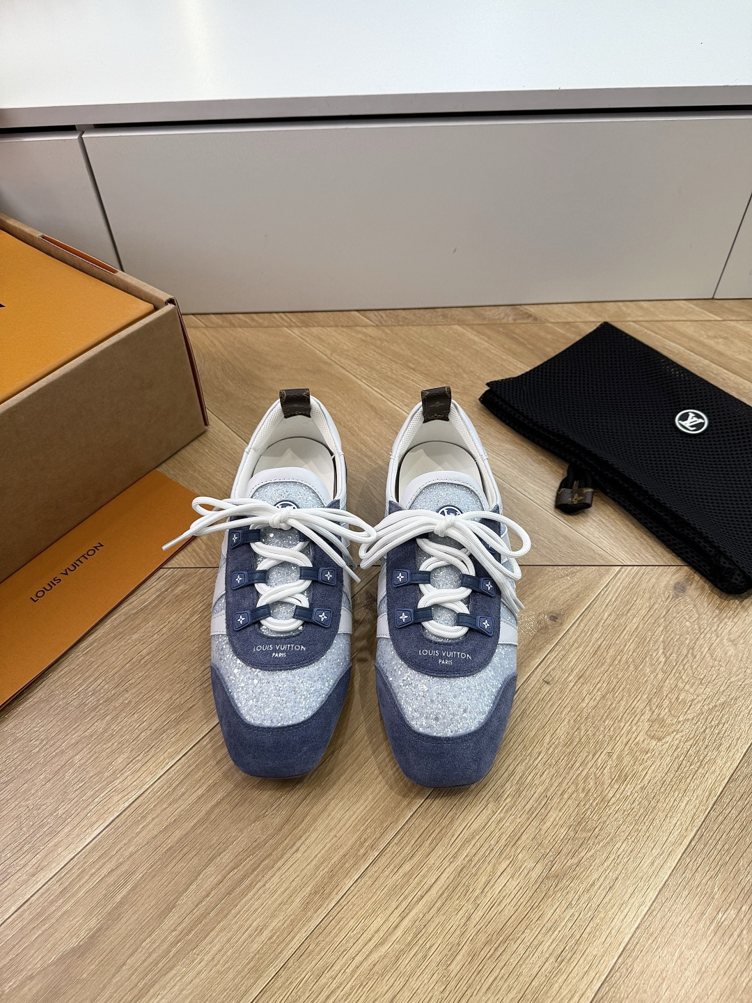 G000所见即所得2026年春夏秀场上推出的 LV Footprint Soccer 芭蕾运动鞋是 Ph