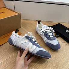 G000所见即所得2026年春夏秀场上推出的 LV Footprint Soccer 芭蕾运动鞋是 Ph G000所见即所得2026年春夏秀场上推出的 LV Footprint Soccer 芭蕾运动鞋是 Ph
