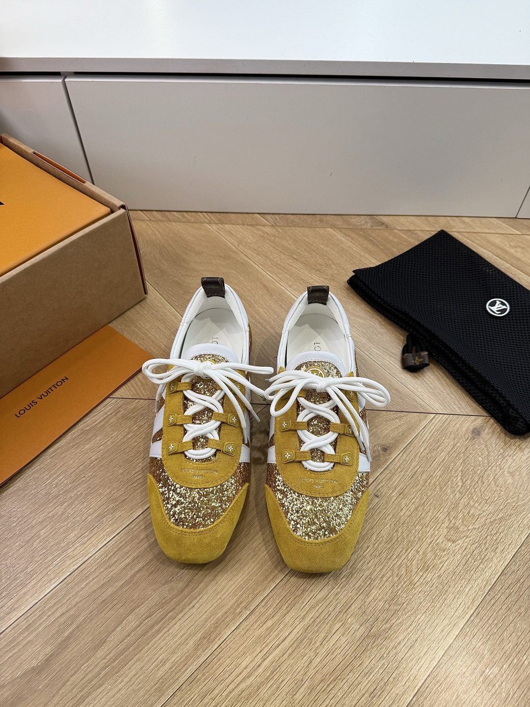 G000所见即所得2026年春夏秀场上推出的 LV Footprint Soccer 芭蕾运动鞋是 Ph