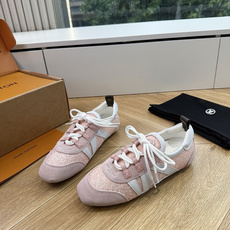 G000所见即所得2026年春夏秀场上推出的 LV Footprint Soccer 芭蕾运动鞋是 Ph G000所见即所得2026年春夏秀场上推出的 LV Footprint Soccer 芭蕾运动鞋是 Ph