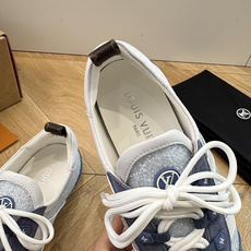 G000所见即所得2026年春夏秀场上推出的 LV Footprint Soccer 芭蕾运动鞋是 Ph G000所见即所得2026年春夏秀场上推出的 LV Footprint Soccer 芭蕾运动鞋是 Ph