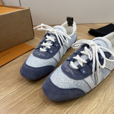 G000所见即所得2026年春夏秀场上推出的 LV Footprint Soccer 芭蕾运动鞋是 Ph G000所见即所得2026年春夏秀场上推出的 LV Footprint Soccer 芭蕾运动鞋是 Ph