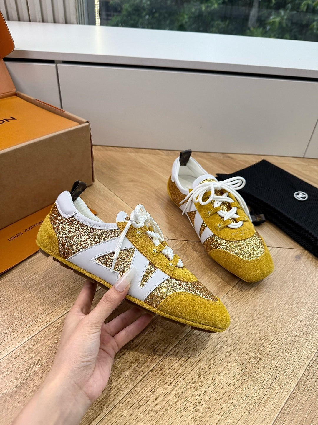 G000所见即所得2026年春夏秀场上推出的 LV Footprint Soccer 芭蕾运动鞋是 Ph
