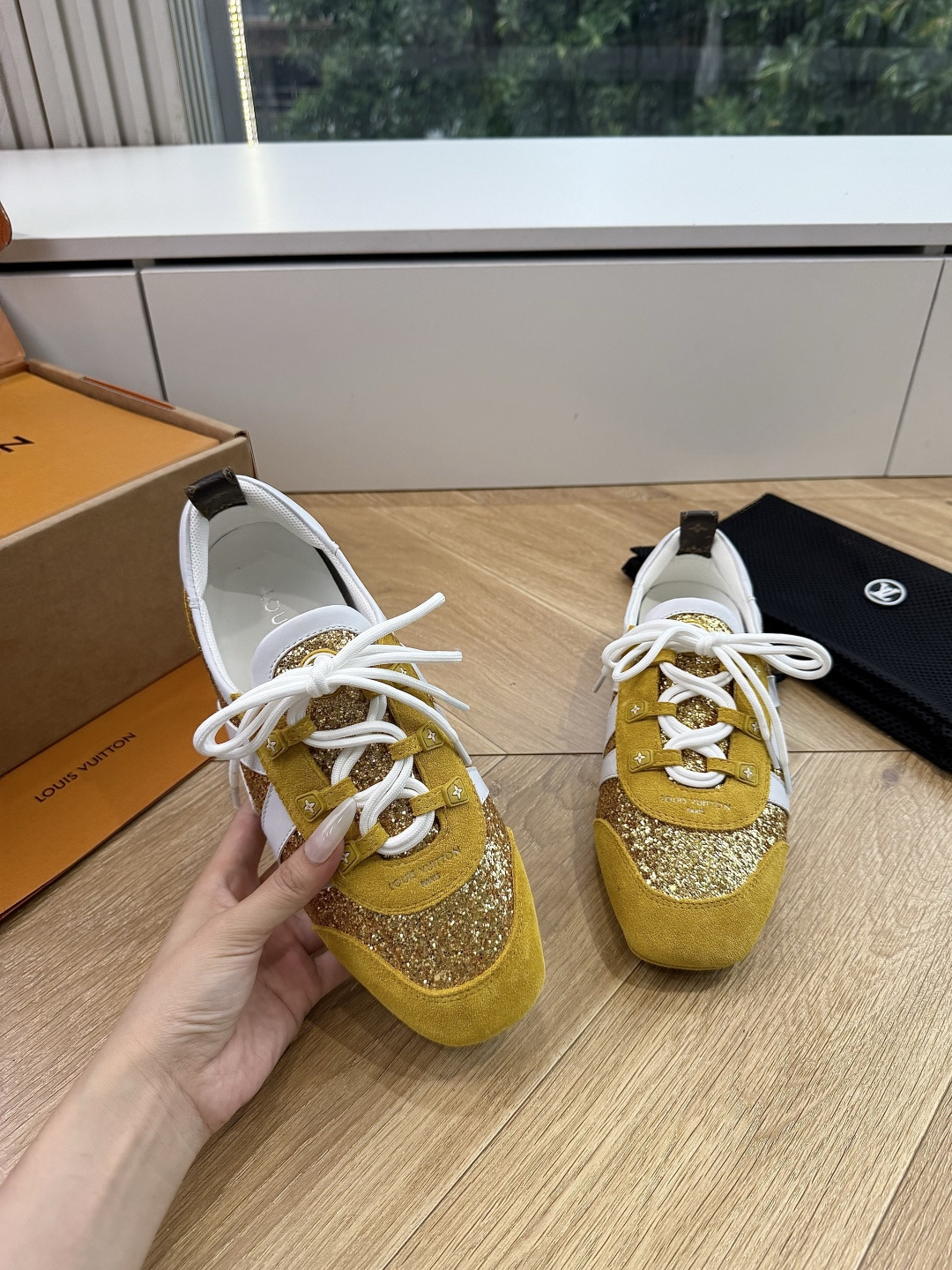 G000所见即所得2026年春夏秀场上推出的 LV Footprint Soccer 芭蕾运动鞋是 Ph