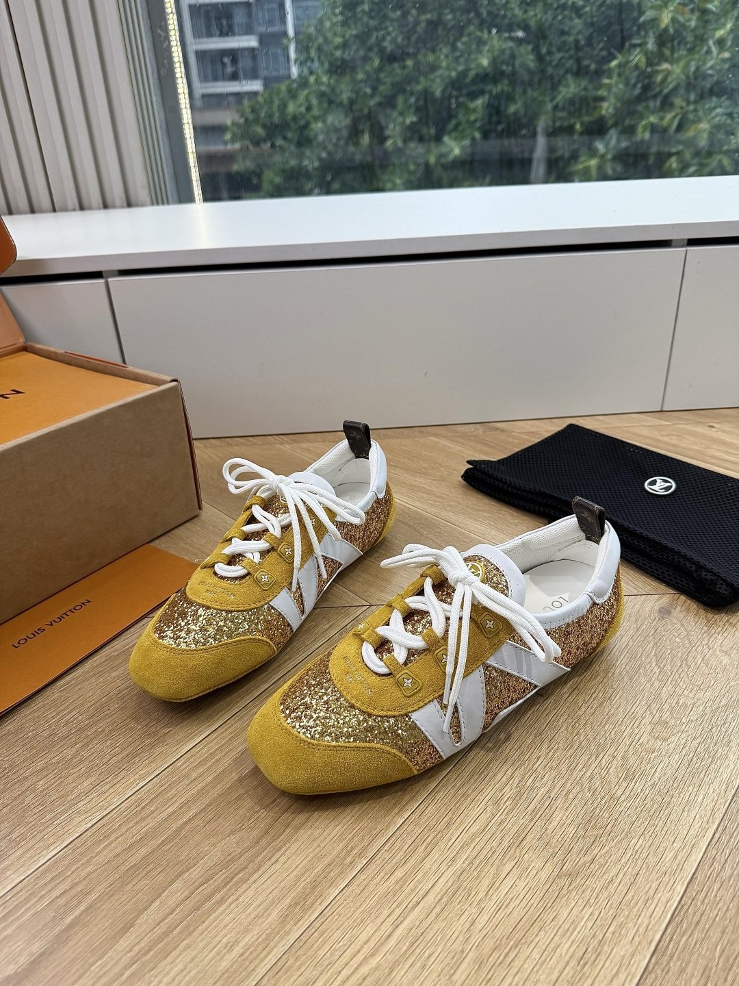 G000所见即所得2026年春夏秀场上推出的 LV Footprint Soccer 芭蕾运动鞋是 Ph