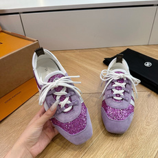 G000所见即所得2026年春夏秀场上推出的 LV Footprint Soccer 芭蕾运动鞋是 Ph G000所见即所得2026年春夏秀场上推出的 LV Footprint Soccer 芭蕾运动鞋是 Ph