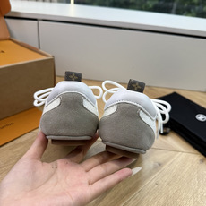 G000所见即所得2026年春夏秀场上推出的 LV Footprint Soccer 芭蕾运动鞋是 Ph G000所见即所得2026年春夏秀场上推出的 LV Footprint Soccer 芭蕾运动鞋是 Ph