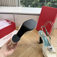G289VALENTINO华伦天奴经典凉鞋单鞋春夏VLOGO SIGNATURE鞋型线条流畅.版型超赞上 G289VALENTINO华伦天奴经典凉鞋单鞋春夏VLOGO SIGNATURE鞋型线条流畅.版型超赞上