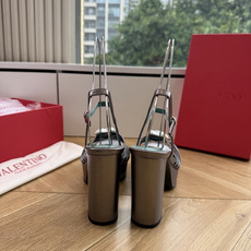 G289VALENTINO华伦天奴经典凉鞋单鞋春夏VLOGO SIGNATURE鞋型线条流畅.版型超赞上 G289VALENTINO华伦天奴经典凉鞋单鞋春夏VLOGO SIGNATURE鞋型线条流畅.版型超赞上