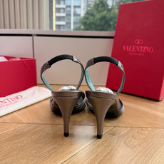 G289VALENTINO华伦天奴经典凉鞋单鞋春夏VLOGO SIGNATURE鞋型线条流畅.版型超赞上 G289VALENTINO华伦天奴经典凉鞋单鞋春夏VLOGO SIGNATURE鞋型线条流畅.版型超赞上