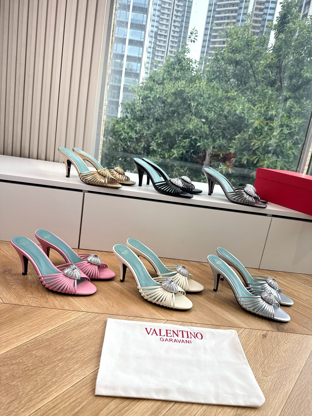 G289VALENTINO华伦天奴经典凉鞋单鞋春夏VLOGO SIGNATURE鞋型线条流畅.版型超赞上