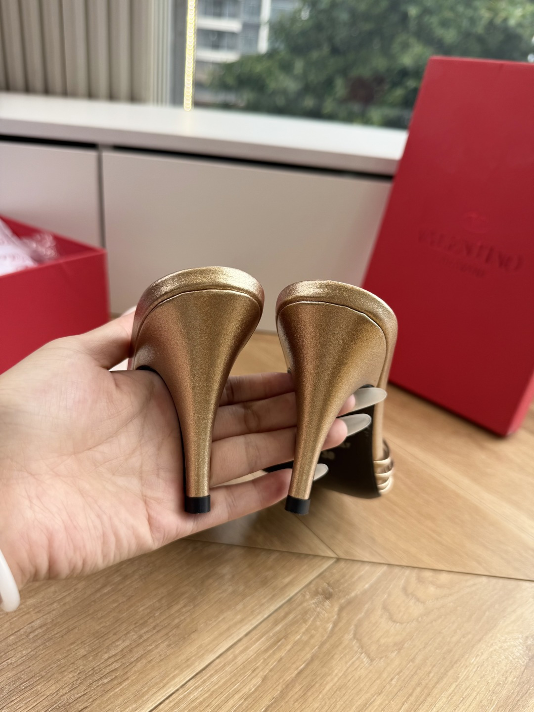 G289VALENTINO华伦天奴经典凉鞋单鞋春夏VLOGO SIGNATURE鞋型线条流畅.版型超赞上