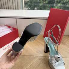 G289VALENTINO华伦天奴经典凉鞋单鞋春夏VLOGO SIGNATURE鞋型线条流畅.版型超赞上 G289VALENTINO华伦天奴经典凉鞋单鞋春夏VLOGO SIGNATURE鞋型线条流畅.版型超赞上