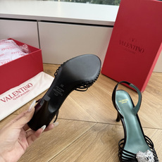 G289VALENTINO华伦天奴经典凉鞋单鞋春夏VLOGO SIGNATURE鞋型线条流畅.版型超赞上 G289VALENTINO华伦天奴经典凉鞋单鞋春夏VLOGO SIGNATURE鞋型线条流畅.版型超赞上