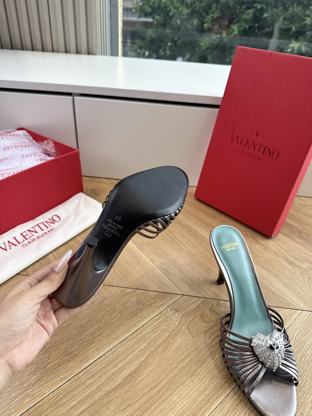 G289VALENTINO华伦天奴经典凉鞋单鞋春夏VLOGO SIGNATURE鞋型线条流畅.版型超赞上