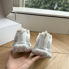 G879顶级品质alo夏季新款德训运动鞋半拖设计上延续了德训鞋的经典线条,做了无后跟半拖的懒人改良,鞋身 G879顶级品质alo夏季新款德训运动鞋半拖设计上延续了德训鞋的经典线条,做了无后跟半拖的懒人改良,鞋身