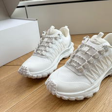 G879顶级品质alo夏季新款德训运动鞋半拖设计上延续了德训鞋的经典线条,做了无后跟半拖的懒人改良,鞋身 G879顶级品质alo夏季新款德训运动鞋半拖设计上延续了德训鞋的经典线条,做了无后跟半拖的懒人改良,鞋身
