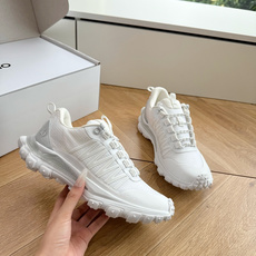 G879顶级品质alo夏季新款德训运动鞋半拖设计上延续了德训鞋的经典线条,做了无后跟半拖的懒人改良,鞋身 G879顶级品质alo夏季新款德训运动鞋半拖设计上延续了德训鞋的经典线条,做了无后跟半拖的懒人改良,鞋身