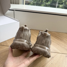 G879顶级品质alo夏季新款德训运动鞋半拖设计上延续了德训鞋的经典线条,做了无后跟半拖的懒人改良,鞋身 G879顶级品质alo夏季新款德训运动鞋半拖设计上延续了德训鞋的经典线条,做了无后跟半拖的懒人改良,鞋身
