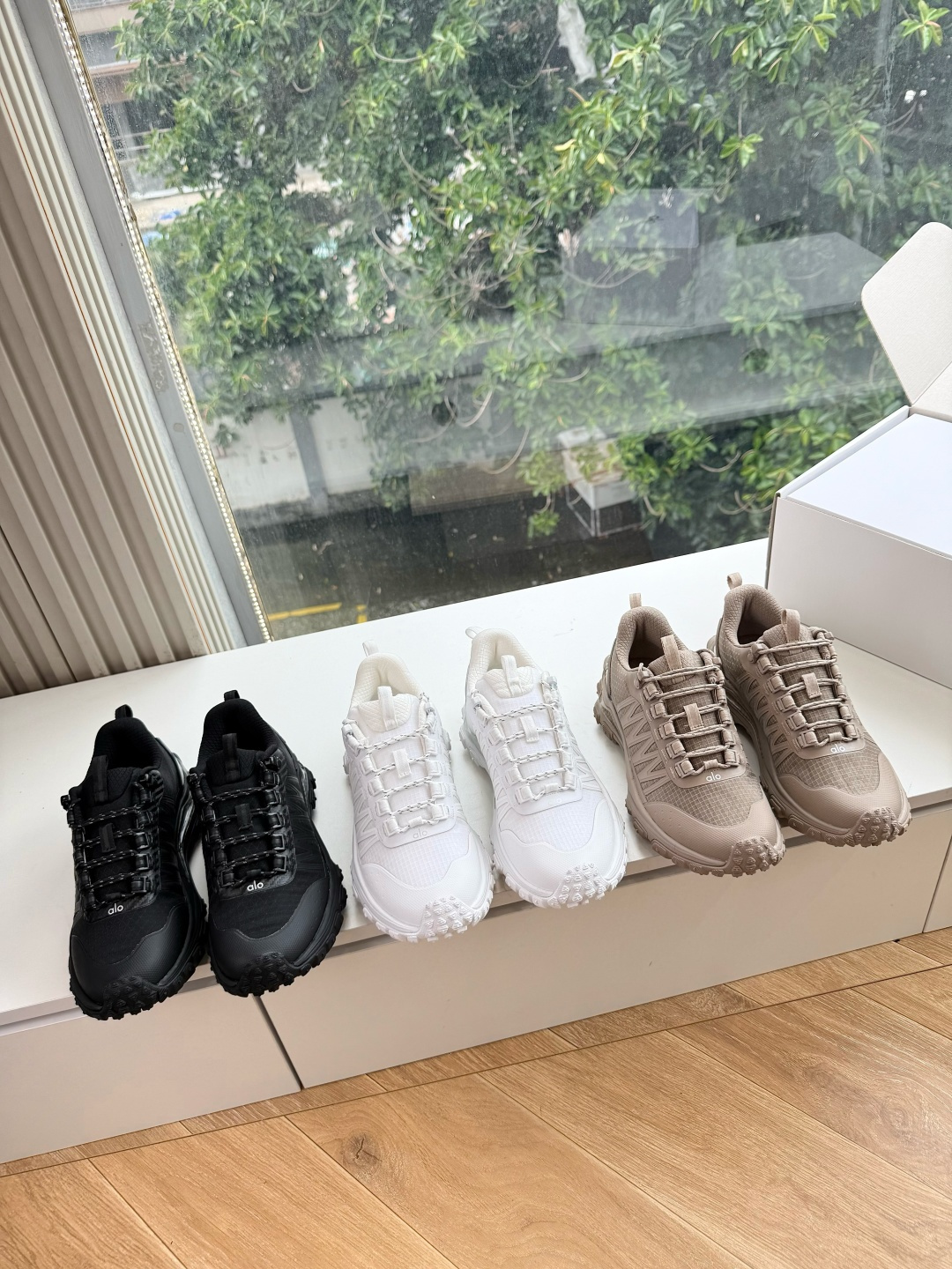 G879顶级品质alo夏季新款德训运动鞋半拖设计上延续了德训鞋的经典线条，做了无后跟半拖的懒人改良，鞋身