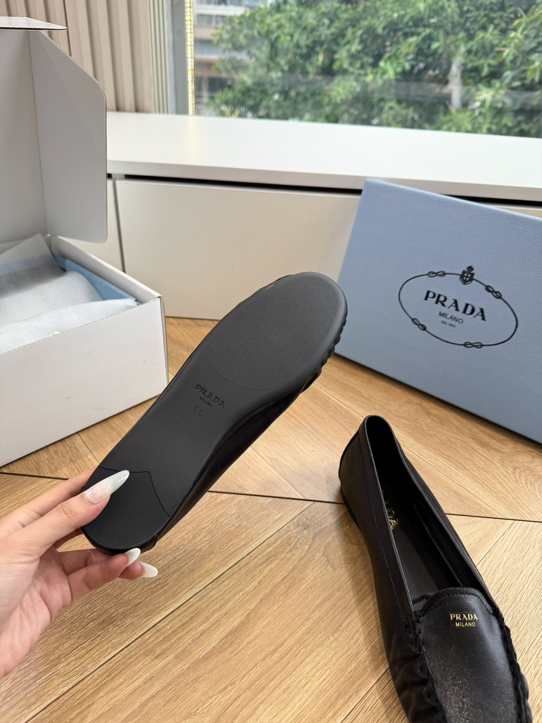G887统一飞机盒顶级品质所见即所得Prada/普拉达26WF早春新品复古三角标褶皱粗跟平底玛丽珍鞋单鞋