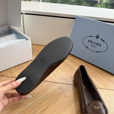 G887统一飞机盒顶级品质所见即所得Prada/普拉达26WF早春新品复古三角标褶皱粗跟平底玛丽珍鞋单鞋 G887统一飞机盒顶级品质所见即所得Prada/普拉达26WF早春新品复古三角标褶皱粗跟平底玛丽珍鞋单鞋