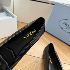 G887统一飞机盒顶级品质所见即所得Prada/普拉达26WF早春新品复古三角标褶皱粗跟平底玛丽珍鞋单鞋 G887统一飞机盒顶级品质所见即所得Prada/普拉达26WF早春新品复古三角标褶皱粗跟平底玛丽珍鞋单鞋