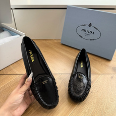 G887统一飞机盒顶级品质所见即所得Prada/普拉达26WF早春新品复古三角标褶皱粗跟平底玛丽珍鞋单鞋 G887统一飞机盒顶级品质所见即所得Prada/普拉达26WF早春新品复古三角标褶皱粗跟平底玛丽珍鞋单鞋
