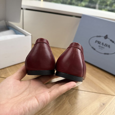 G887统一飞机盒顶级品质所见即所得Prada/普拉达26WF早春新品复古三角标褶皱粗跟平底玛丽珍鞋单鞋 G887统一飞机盒顶级品质所见即所得Prada/普拉达26WF早春新品复古三角标褶皱粗跟平底玛丽珍鞋单鞋