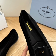 G887统一飞机盒顶级品质所见即所得Prada/普拉达26WF早春新品复古三角标褶皱粗跟平底玛丽珍鞋单鞋 G887统一飞机盒顶级品质所见即所得Prada/普拉达26WF早春新品复古三角标褶皱粗跟平底玛丽珍鞋单鞋