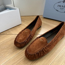 G887统一飞机盒顶级品质所见即所得Prada/普拉达26WF早春新品复古三角标褶皱粗跟平底玛丽珍鞋单鞋 G887统一飞机盒顶级品质所见即所得Prada/普拉达26WF早春新品复古三角标褶皱粗跟平底玛丽珍鞋单鞋